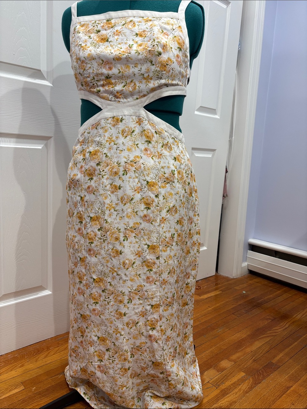 Sleeveless Backless Floral Maxi Dress in Cream and Yellow